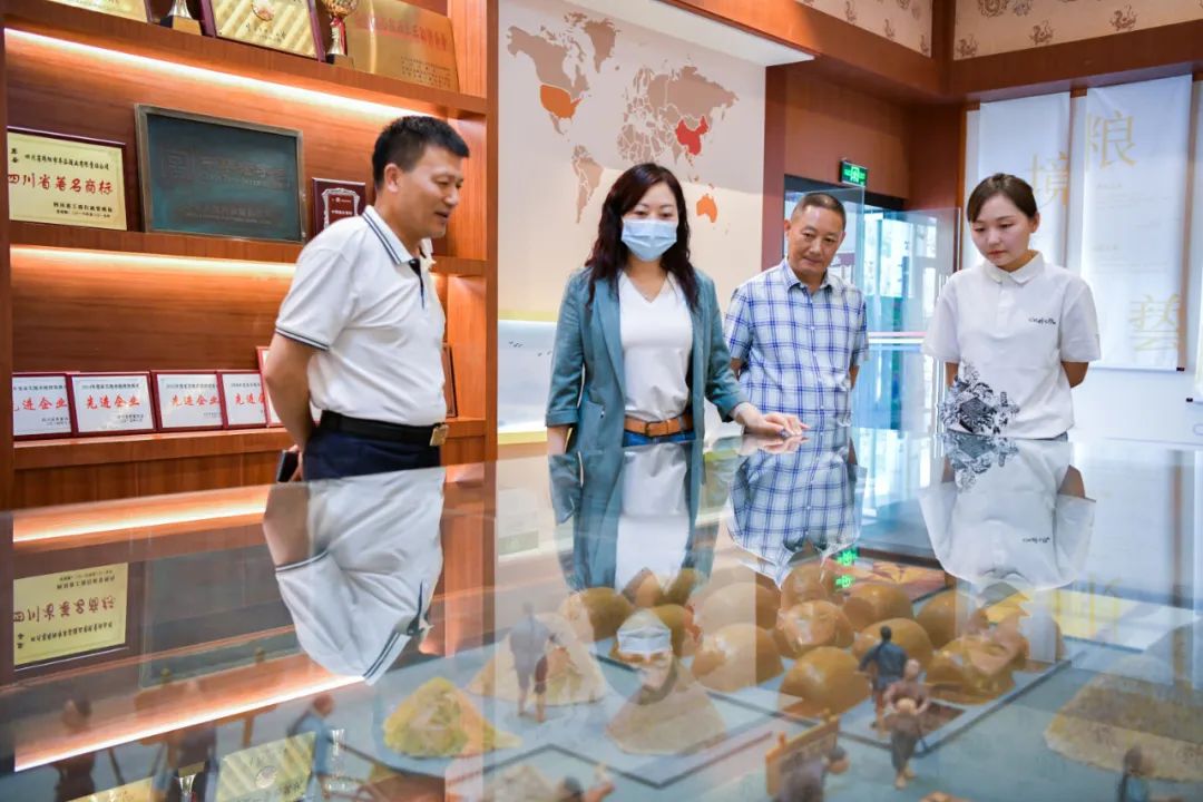 副主任周小东