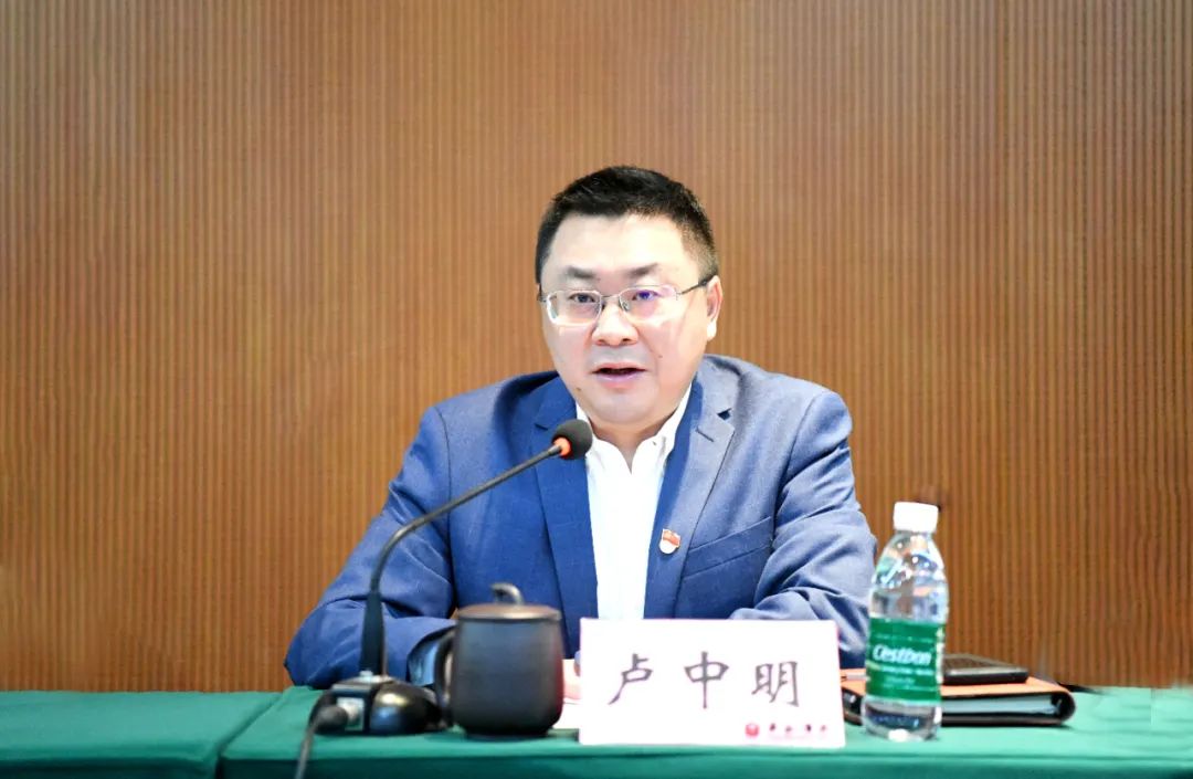 为全体党员讲授专题党课