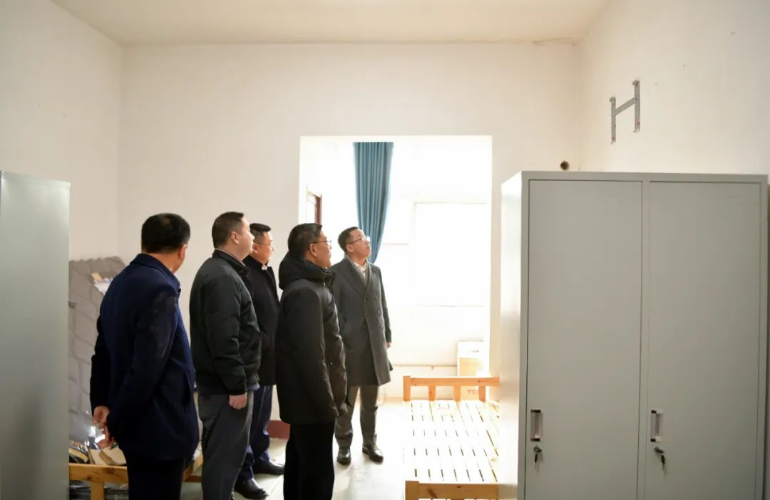 董事长李寒松