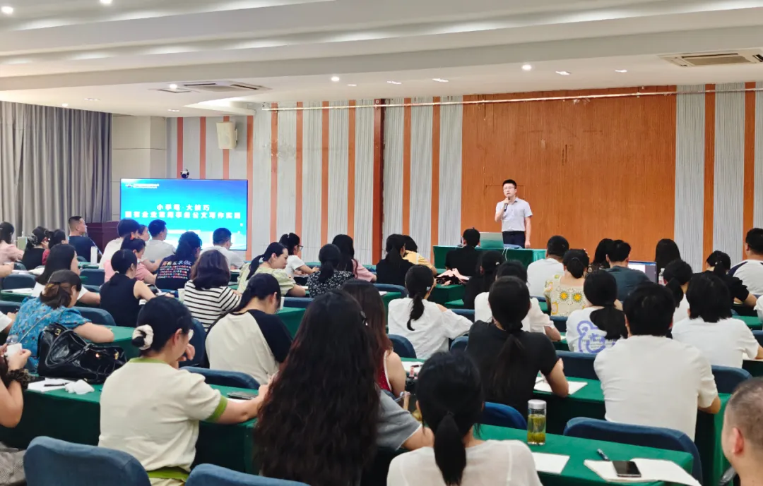 副总经理张晓海等参加座谈会